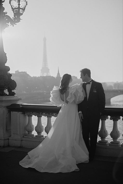 Paris Wedding Photoshoot, Paris Wedding Photos, Brand Exploration, Paris Elopement Photography, Paris Engagement Photos, Paris Photo Ideas, Paris Photoshoot, Paris Italy, Pont Alexandre Iii