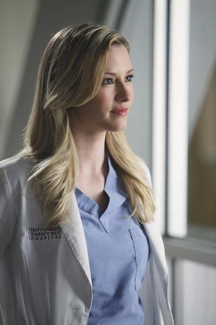 Still of Chyler Leigh in Greys Anatomy Lexie Grey Blonde, Lexi Greys Anatomy, Greys Anatomy Couples, Medical Series, Greys Anatomy Facts, Gray's Anatomy, Grey Blonde Hair, Alex Danvers, Grey Blonde