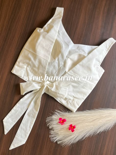 Sleeveless Blouse Designs With Bow, Sleeveless Blouse Idea, Sleeveless Blouse With Bow Back, Cotton Blouse Design Sleeveless, Blouse With Back Knot, White Blouse For Lehenga, Slvless Blouse Pattern, Sleeveless White Blouse Designs, Bow Blouses For Sarees