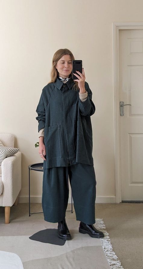 Do you wear oversized clothing if you're petite? I do. And I break a whole load of other style 'rules' we're told to follow. Read more here: https://angharadjones.substack.com/p/7-style-rules-i-always-ignore All Black Oversized Outfit, Oversized Minimalist Outfit, Wear What You Want, Hoodie Outfit Work, Petite Oversized Outfits, Oversized Work Outfit, Japandi Outfits, Japandi Fashion, Chic Edgy Outfits