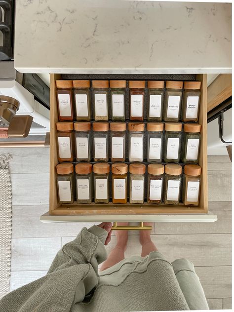 spice drawer makeover (with links!) — abigail green Organized Spice Drawer, Spice Jar Drawer Organization, Spice Jars Organization, Spice Drawer Ideas, Spice Jar Drawer, Spices Drawer, Spice Drawer Organization, Sea Kitchen, Drawer Makeover