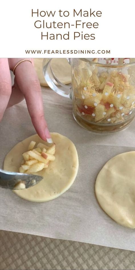 Gluten Free Hand Pies, Hand Pies Apple, Apple Recipes Gluten Free, Easy Apple Recipes, Gluten Free Apple Recipes, Gluten Free Pie Crust, Gluten Free Pastry, Recipes Gluten Free, Gluten Free Pie