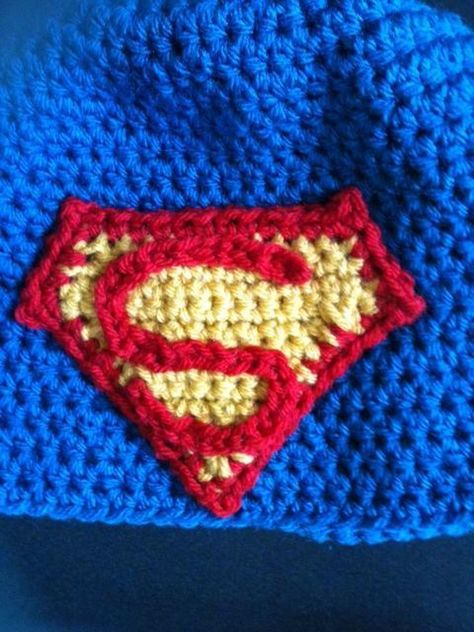 Superman Cape Pattern, Crochet Superman, Crochet Baby Photo Prop, Sewing Logo, Crochet Kids Hats, Crochet Chicken, Crocheted Hat, Superman Logo, Bonnet Crochet