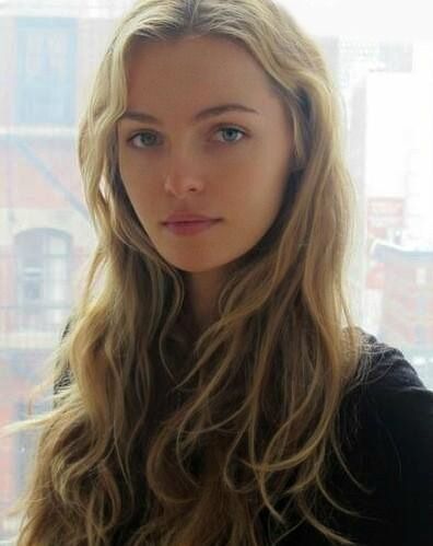 Anabelle Rozier - dancer FAMILY: Wife of Lucas Gallagher, Daughter of: Karrie Ann Rozier, Camden King, Sister of: Adam King, Arianna Rozier Valentina Zelyaeva, Fair Skin Makeup, Blonde Model, Model Face, Fair Skin, Light Hair, Blonde Color, Pretty Face, Pretty Hairstyles