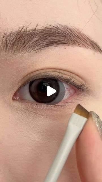 MAKEUP TUTORIAL ASIAN on Instagram: "save this !💗 cr tiktok id _aabcxzy" Doll Eyes Makeup Tutorial, Asian Eye Makeup Tutorial, Chinese Makeup Tutorial, Korean Eye Makeup Tutorial, Asian Eyes Makeup, Japanese Makeup Tutorial, Makeup Tutorial Asian, Asian Makeup Transformation, Asian Makeup Tutorials