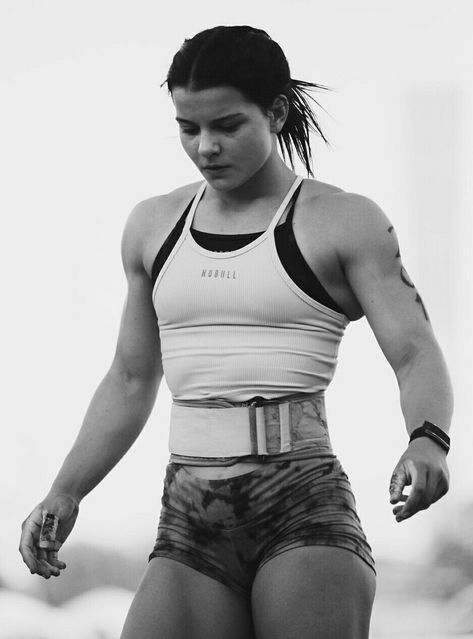 Crossfit Wods, Modele Fitness, Buff Women, Corps Parfait, Female Pose Reference, Body Reference Poses, Fitness Inspiration Body, Human Poses, Muscle Girls