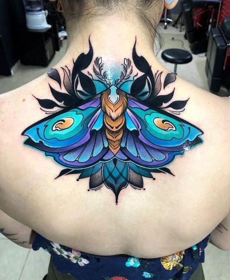 Colorful Butterfly Tattoo, Tato Tradisional, Backpiece Tattoo, Petit Tattoo, Moth Tattoo, Tatuaje A Color, Traditional Tattoo Design, Detailed Tattoo, Traditional Tattoos