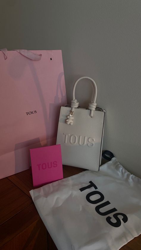 Gift TOUS bag 🛍️ Tous Bag, Queen Princess, Wish List, Cloth Bags, Luxury Bags, Vision Board, Miami, Handbags, Gifts