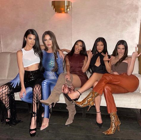 Stylizacje Kylie Jenner, Kim Khloe Kourtney, Ropa Kylie Jenner, Estilo Kardashian, Kim And Kourtney, Estilo Kylie Jenner, Mode Kylie Jenner, Jenner Sisters, Kardashian Family