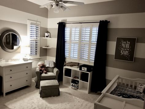 Boy nursery Grey And Black Nursery Ideas, Baby Boy Rooms Decor Ideas, Black Accent Wall Nursery Boy, Black And Gray Nursery, Nursery Gray And White, Baby Room Grey And White, Baby Boy Room, Nursery Boy, Baby Nursery Inspiration