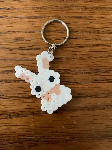 This was made from fuse beads and a keychain Tiny Hama Bead Designs, Fuse Beads Ideas Cute And Easy, Fuse Bead Keychains, Iron Beads Keychain, Perler Beads Flower Pattern, Peeler Bead Keychain, Peral Beads Idea, Cute Fuse Beads Ideas, Bunny Perler Beads