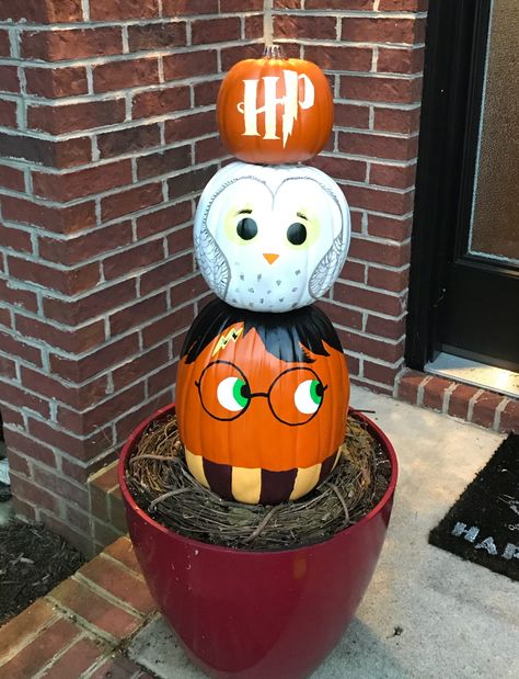 Harry Potter pumpkin stack with Hedwig and his symbol Hedwig Painted Pumpkin, Harry Potter Pumpkins Painting, Harry Potter No Carve Pumpkin, Draco Malfoy Pumpkin Painting, Harry Potter Decorated Pumpkin, Hedwig Pumpkin Painting, Harry Potter Themed Pumpkins, Harry Potter Pumkins Ideas, Owl Painted Pumpkin