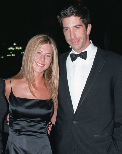 Jennifer Aniston Says She Would 'Proudly' Say She 'Banged' David Schwimmer If It 'Happened' Jen And David, David Schwimmer And Jennifer Aniston, David Schwimmer 90s, Emma Geller Green, Iconic Couples, Chinoiserie Furniture, Jeniffer Aniston, Jason Segel, Ross And Rachel