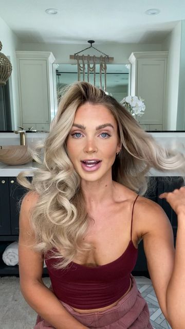 Cara Loren Van Brocklin on Instagram: "Big bouncy curls tutorial 🫶🏻" Big Bouncy Curls Wedding, Wedding Hair Bouncy Curls, Bouncy Wedding Curls, How To Get Big Wavy Curls, Bouncy Curls Wedding Hair, Big Loose Curls Medium, Large Curls Long Hair, Volume Curls Medium Hair, Big Curled Hair