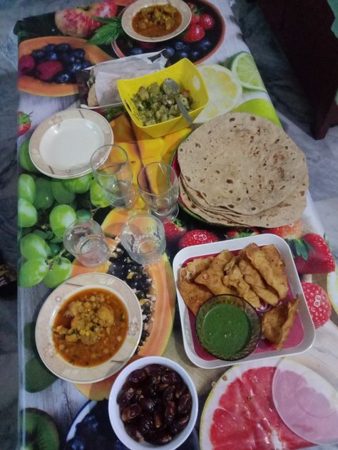 3rd aftari of Ramzan2021.... #ramzan #ramzankareem #ramdan #ramdan2021 #ramzan2021 #food #pratharoll #chicken #chatni #roti Aftari Dishes Pic, Best Pose For Photoshoot, Good Poses, Girly Photography, Chicken, Ethnic Recipes, Photography, Quick Saves