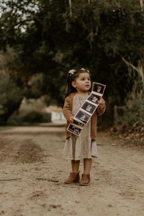 Big Sister Christmas Announcement, Big Sister Photoshoot Announcement, Fall Pregnancy Announcement Baby #2 Photoshoot Idea, Family Of 3 Pregnancy Announcement, Big Brother Announcement Photoshoot, Toddler Pregnancy Announcement, Big Sister Announcement Photoshoot, Baby Announcement Photoshoot With Kids, Big Sister Photoshoot