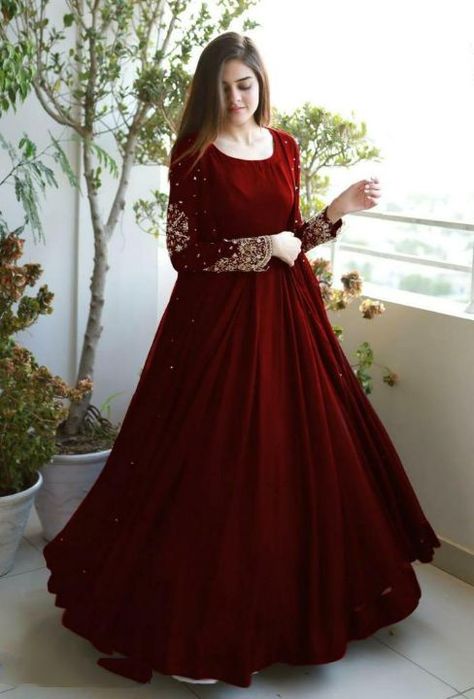 Fashion: #fashion, #style, #outfitinspiration, #beauty Fancy Maxi Dress, Gown Chiffon, Simple Dress Casual, Simple Gowns, Pakistani Fancy Dresses, Pakistani Fashion Party Wear, Gown Pattern, Dress Design Patterns, Afghan Dresses