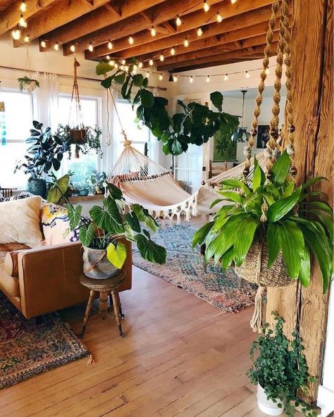 Bohemian Bedrooms, Dekorasi Bohemia, Lots Of Plants, Interior Boho, Bohemian Interior Design, Interior Design Per La Casa, تصميم للمنزل العصري, Bohemian House, Bohemian Home Decor