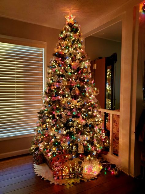 Multicoloured Christmas Tree Lights, Christmas Tree Decor Ideas Colorful, Christmas Tree Themes Colored Lights, Color Lights Christmas Tree Ideas, Traditional Christmas Tree Multicolor Lights, Christmas Tree With Rainbow Lights, Colourful Christmas Tree Ideas, Rainbow Light Christmas Tree, Multi Colored Lights Christmas Tree