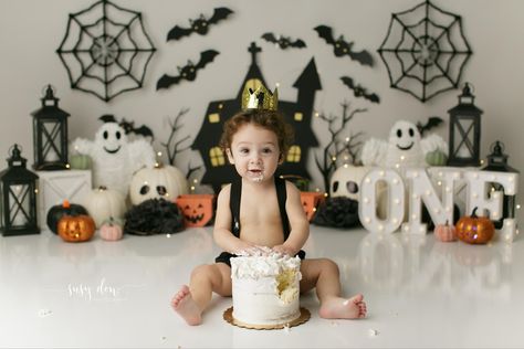 Spooky Cake Smash Photoshoot, Spooky One Birthday Photoshoot, Halloween Themed Smash Cake, The Spooky One First Birthday Cake, 1st Boo Day Cake, Halloween First Birthday Smash Cake, Spooky 1st Birthday Photoshoot, Spooky First Birthday Photoshoot, Cake Smash Halloween Theme