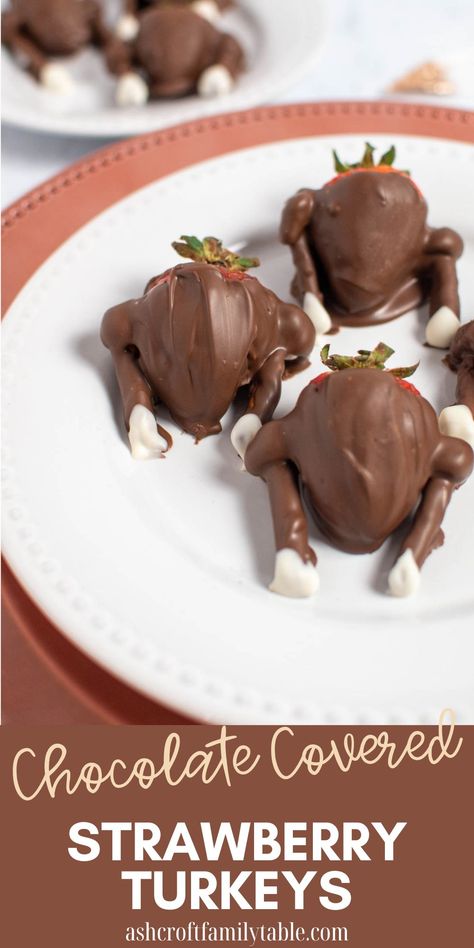 Chocolate Dipped Strawberries Turkey, Chocolate Covered Strawberry Turkeys, Strawberry Turkeys, Thanksgiving Main Dishes, Dessert For Thanksgiving, Easy Thanksgiving Dinner, Candy Wafers, Turkey Treats, White Chocolate Candy