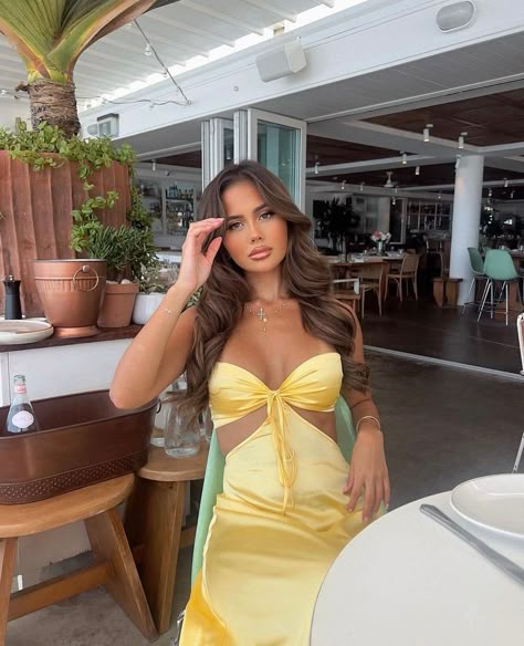 Cute Yellow Summer Tops, Beach Wedding Dress Guest Summer, Spring Semi Formal Dresses, Yellow Formal Dresses, Elegant Yellow Dress, Summer Formal Dress, Halter Top Prom Dresses, Senior Prom Dress, Yellow Formal Dress