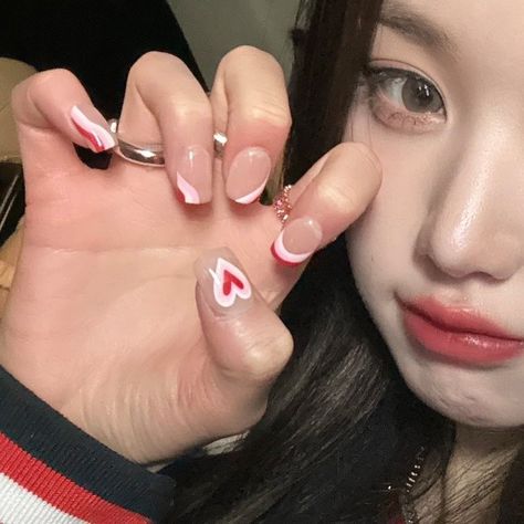 Ive Nails Kpop, Wonyoung Nails, Kpop Nails Ideas, Kpop Nails Designs, Wonyoung Details, Nail Art Kpop, Kitsch Nails, Nails Kpop, Pop Nails