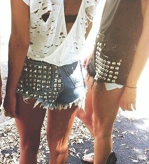 Studded Shorts, Studded Denim, Kesha, Denim Diy, Estilo Chic, Tumblr Fashion, Stockholm Fashion, Victoria Secrets, Denim Cutoffs