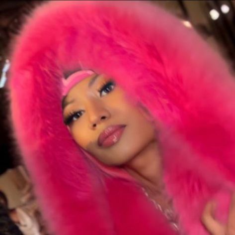 Hourly Minaj on X: "https://t.co/nf3lG7j9vP" / X Nicki Minaj Makeup, Nicki Minaj Wig, Nicki Minaj Perfume, Old Nicki Minaj, Nicki Baby, Nicki Minaj Wallpaper, Nicki Minaj Quotes, Nicki Minaj Pink Friday, Nicki Minaj Barbie