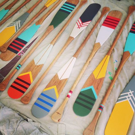 Painted Oars, Deco Surf, Painted Paddles, Canoe Paddles, Boat Oars, Canoe Paddle, Lake Decor, Camp Style, Camping Decor