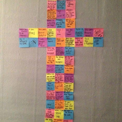 Sticky note cross :) Sticky Note Art Wall, Christian Sticky Notes, Christian Bedroom Ideas, Sticky Note Quotes, Encouragement Wall, School Sticky Notes, Christian Bedroom, Sticky Notes Quotes, Scripture Doodle