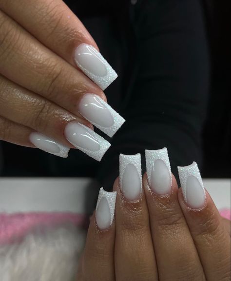 Natural White Nails With Glitter, Nails Ispo Simple, Nails Glow In The Dark, Milky White Nails, Retro Nails, White Acrylic Nails, French Tip Acrylic Nails, Cute Acrylic Nail Designs, Casual Nails