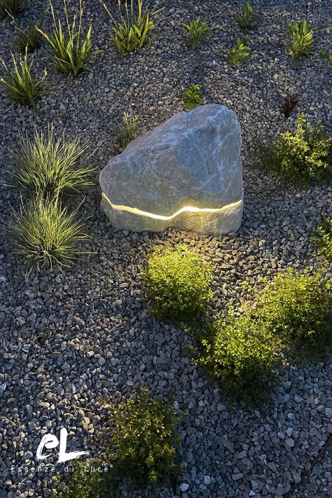 Light In Garden Ideas, Rock Garden Lighting Ideas, Natural Yard Landscaping, Yard Lighting Ideas, Landscape Lighting Ideas, Outdoor Garden Lights, Stone Landscape, Nature Technology, Rock Lights