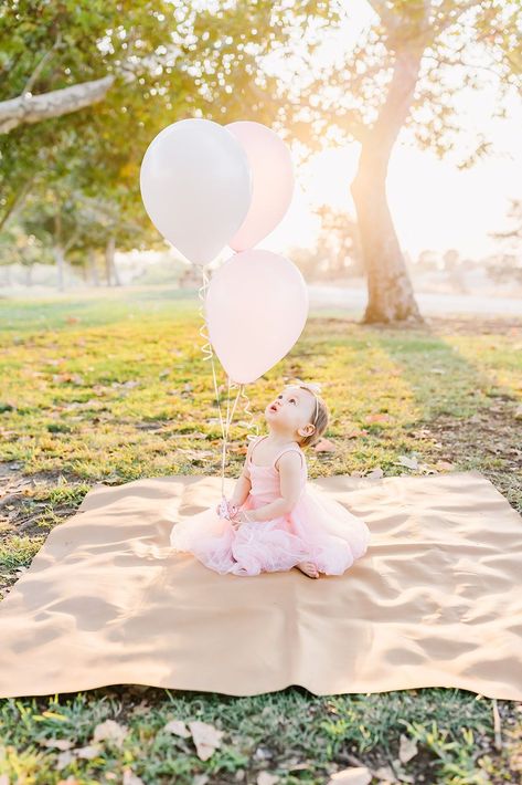 Fall Outdoor First Birthday Photos, Family First Birthday Photos, Fall Smash Cake Girl, 1st Birthday Photo Shoot Ideas Outdoor, One Year Old Photoshoot Outside, Outdoor Cake Smash Girl, Cake Smash Photos Outdoor, Fall First Birthday Photoshoot, First Birthday Outdoor Photoshoot