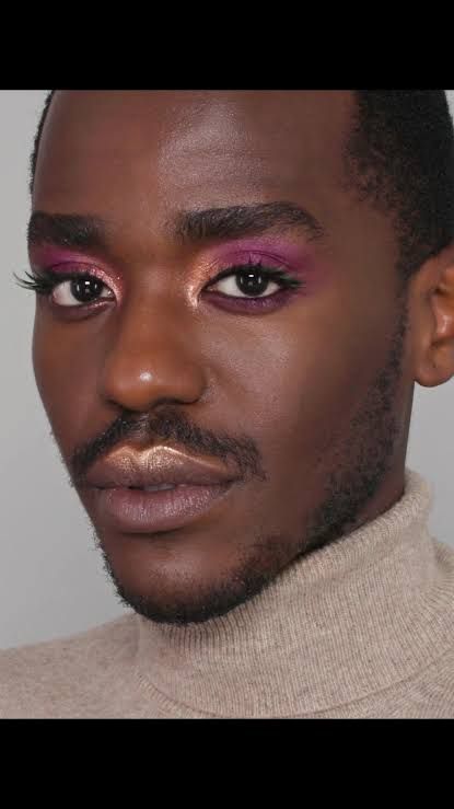 Mens Alt Makeup, Black Drag Makeup, Contour For Men, Mens Eye Makeup, Men Makeup Aesthetic, Makeup Looks For Men, Boys With Makeup, Men’s Makeup, Halloween Makeup Male