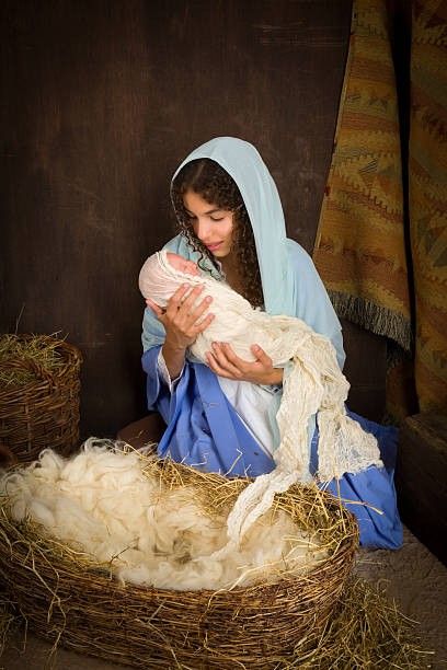 Swaddling Clothes, Blessed Night, Birth Of Jesus Christ, Christian Images, Good Night Blessings, Jesus Christ Images, Christmas Nativity Scene, A Child Is Born