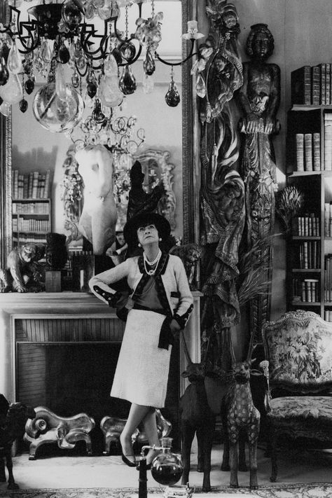 Where Coco Chanel spent her time in Paris | Vogue Paris Coco Chanel Aesthetic, Coco Chanel Birthday, Chanel Birthday, Chanel Aesthetic, Lace Apron, Chanel Boutique, Evening Dresses Short, Paul Gauguin, Retro Photo