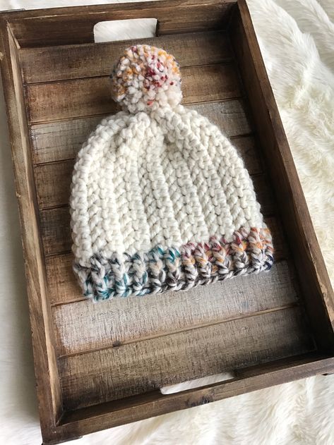 The Pebbles Beanie- A free crochet pattern by EvelynAndPeter using Lion Brand Wool Ease Thick & Quick yarn. Perfect for beginners. Wool Ease Thick And Quick, Crochet Adult Hat, Lion Brand Wool Ease, Crocheted Hat, Crochet Beanie Hat, Crochet Beanie Pattern, Crochet Winter, Haken Baby, Quick Crochet