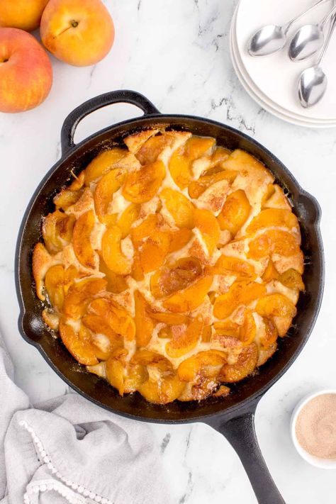 Camp Fire Peach Cobbler, Peach Cobbler Cast Iron Skillet Fresh Peaches, Peach Cobbler In Cast Iron Skillet, Cast Iron Cobbler Recipe, Cast Iron Peach Cobbler Recipe, Peach Cobbler Cast Iron Skillet, Iron Skillet Peach Cobbler, Cast Iron Peach Cobbler, Campfire Cobbler