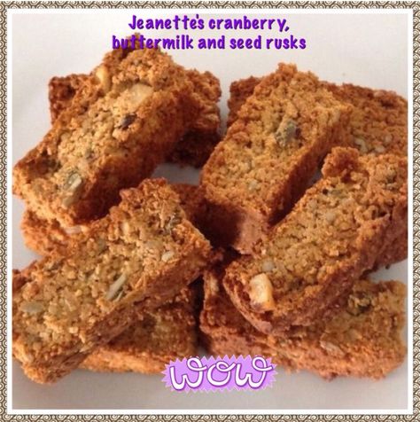 CRANBERRY, BUTTERMILK SEED RUSKS: 4 cups almond flour 2 teaspoons baking powder 1 teaspoon bicarb. A pinch of salt 1/2 cup xylitol 2 tablespoons coconut flour 1/4 cup desiccated coconut 1/4 cup pum… Almond Flour Rusks, Keto Rusks, Karringmelk Resepte, Rusk Recipe, Food Lovers Recipes, Afrikaanse Resepte, Banting Recipes, Rock Recipes, Desiccated Coconut