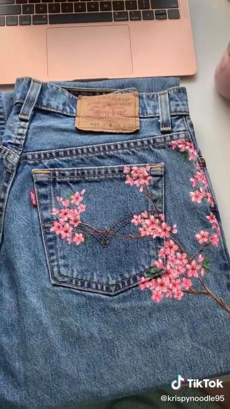 Custom Jean, Custom Jean Jacket, Painted Clothes Diy, Clothes Embroidery Diy, Haine Diy, Fabric Painting On Clothes, Denim Art, Painted Denim Jacket, Embroidered Designs