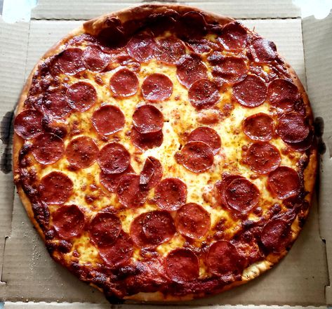 Pepperoni Pizza Well Done #food #meal #foods #healthyfood #keto American Pizza, Beef Pepperoni, Eating Photography, Best Pizza Dough, Cream Photos, Homemade Breakfast, Dessert Pictures, Pizza Lovers, Dinner Wedding