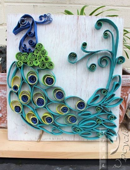 Give this upcycled art a try… and see how paper towel roll art gives life to a peacock. Easy explanation; Paint, cut, roll and glue them.. Paper Towel Roll Art, Paper Towel Crafts, Toilet Paper Roll Art, Toilet Paper Art, Rolled Paper Art, Toilet Paper Tube, Toilet Paper Crafts, Art Quilling, Bohemian Rustic