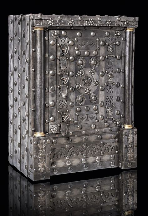 18th century Northern Italian Hobnail Antique Safe Retro Objects, Antique Safe, Bar Cabinets, Jewerly Boxes, Watch Winders, Vintage Products, Beautiful Castles, Unique Homes, Treasure Chest