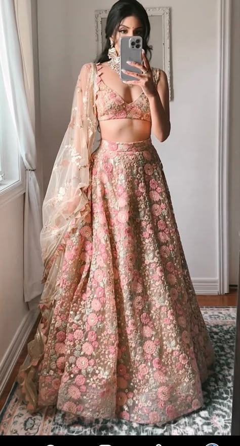 Indian Floral Lehenga, Pink Shaadi Lehenga, Lehenga Dress Design, Lehenga Aesthetic, Pink Indian Outfit, Floral Bridal Lehenga, Desi Fits, Simple Lehenga, Latest Bridal Lehenga