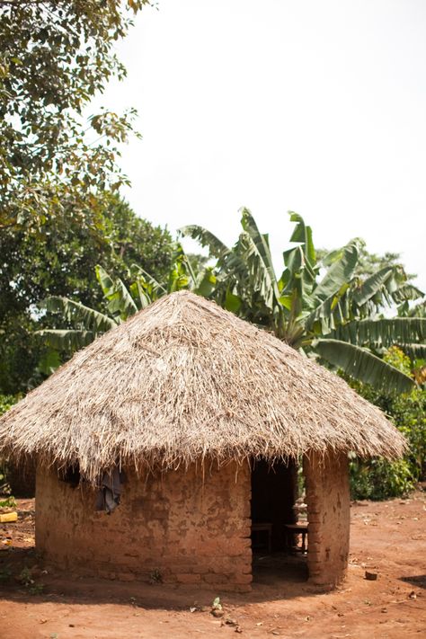 Uganda Hut | photography by http://www.almondleafstudios.com/blog African Hut, Uganda Africa, Uganda Travel, African Village, Rural Architecture, Gorilla Trekking, Landlocked Country, City Photos, Traditional Houses