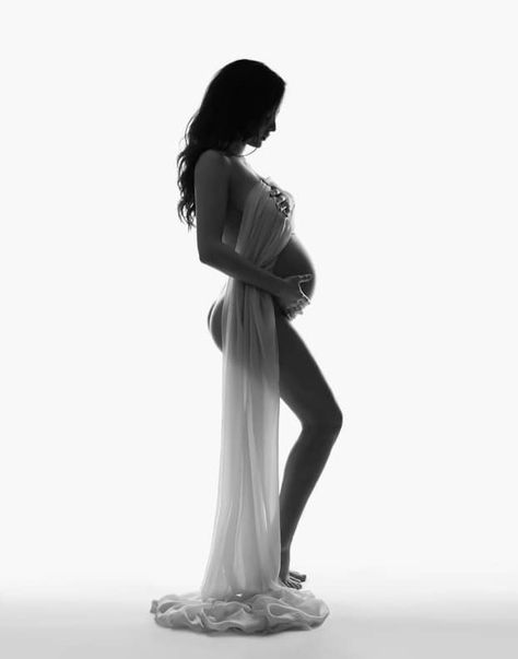 Vom Avea Un Copil, Maternity Silhouette, Photo Bb, Maternity Studio, Baby Fotografie, Bump Photos, Silhouette Photography, Maternity Inspiration, Motherhood Photography