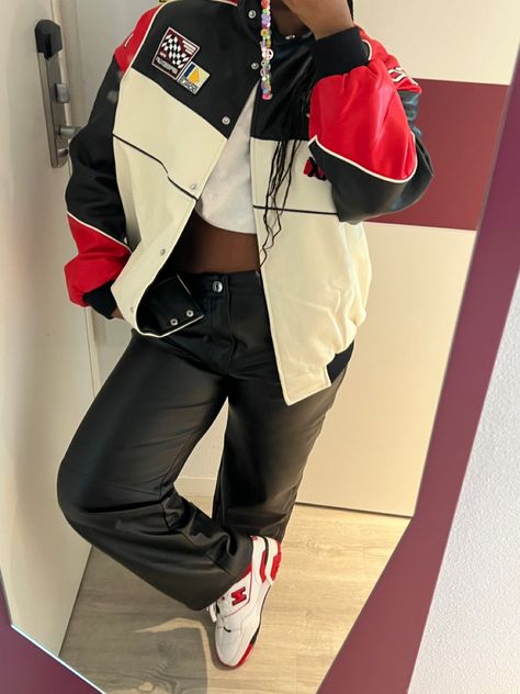 Bershka Racing Jacket, Race Jacket Outfit, Outfit Ideas Cargo Pants, Racing Jacket Outfit, Bershka Outfit, Motorcycle Jacket Outfit, Varsity Jacket Outfit, Casual Oufits, Jacket Outfit Women