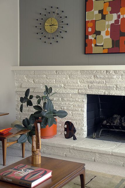 Living room fireplace detail - I wish this was in my home :) Mid Century Fireplace, Mid Century Modern Plants, White Brick Fireplace, Container Architecture, Mid Century Living, Mid Century Modern Living, Mid Century Modern Living Room, Objet Design, White Brick