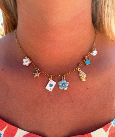 Trendy blue, white, and gold hand-crafted charm necklace Charm Necklaces Ideas, Aesthetic Necklace Diy, Diy Charm Necklace Ideas, Diy Charm Necklace, Chunky Charm Necklace, Cutesy Jewelry, Charm Necklace Ideas, Diy Necklace Charms, Preppy Necklaces